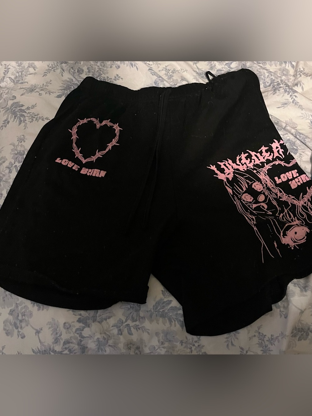 ROMWE Black Elastic Waist Shorts with Pink graphics